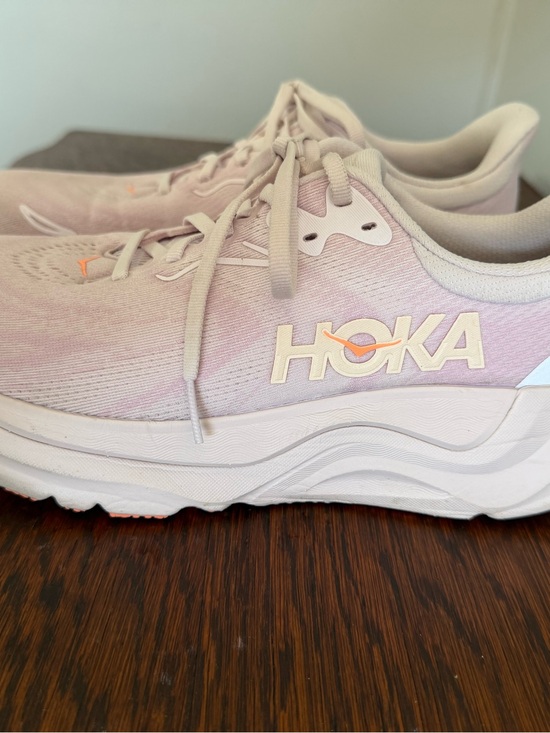 Hoka Shoes - Hoka Arahi 8, Lilac cream/ Leon cantaloupe (orange and purple)